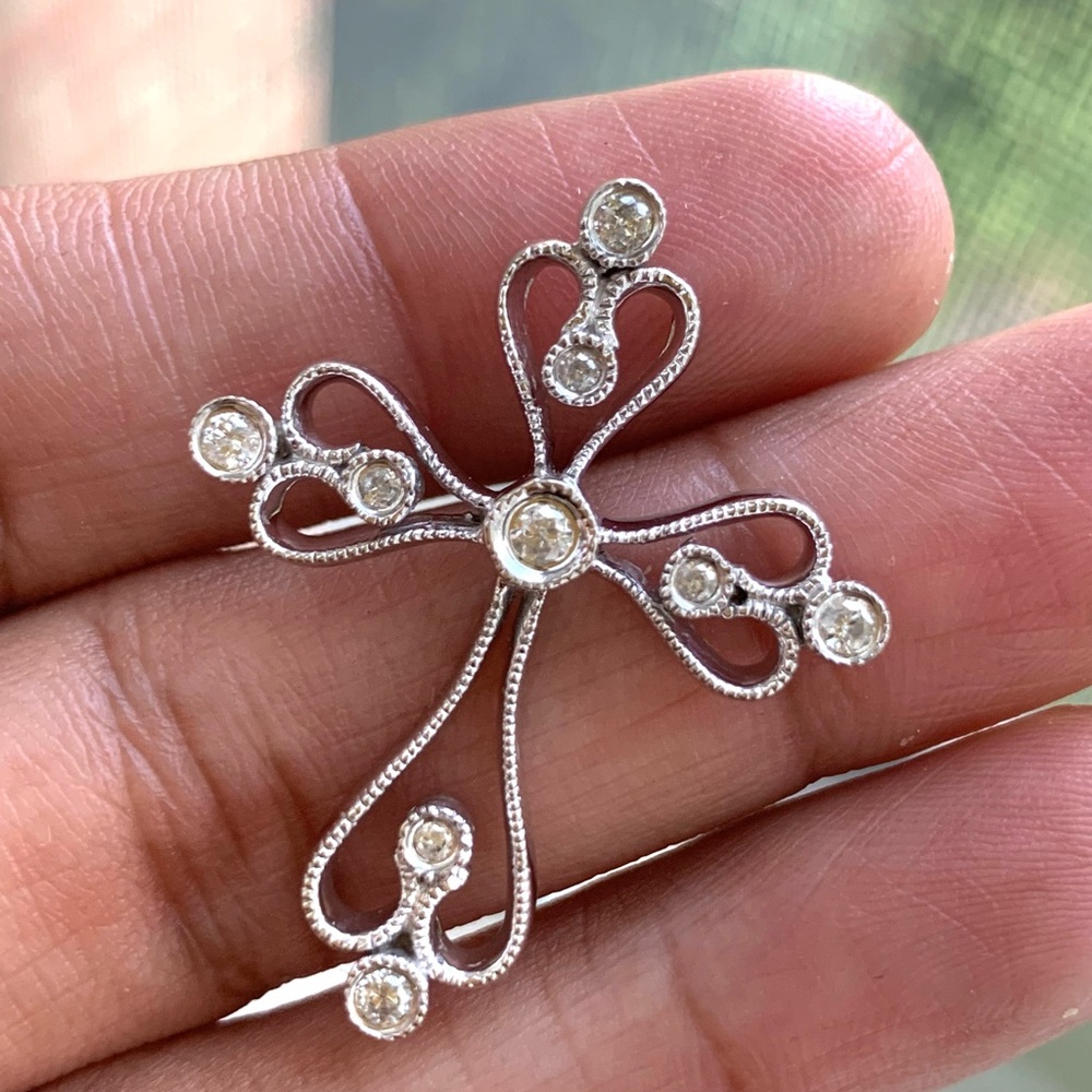 10kt White Gold Diamond Cross - Picture 7 of 7